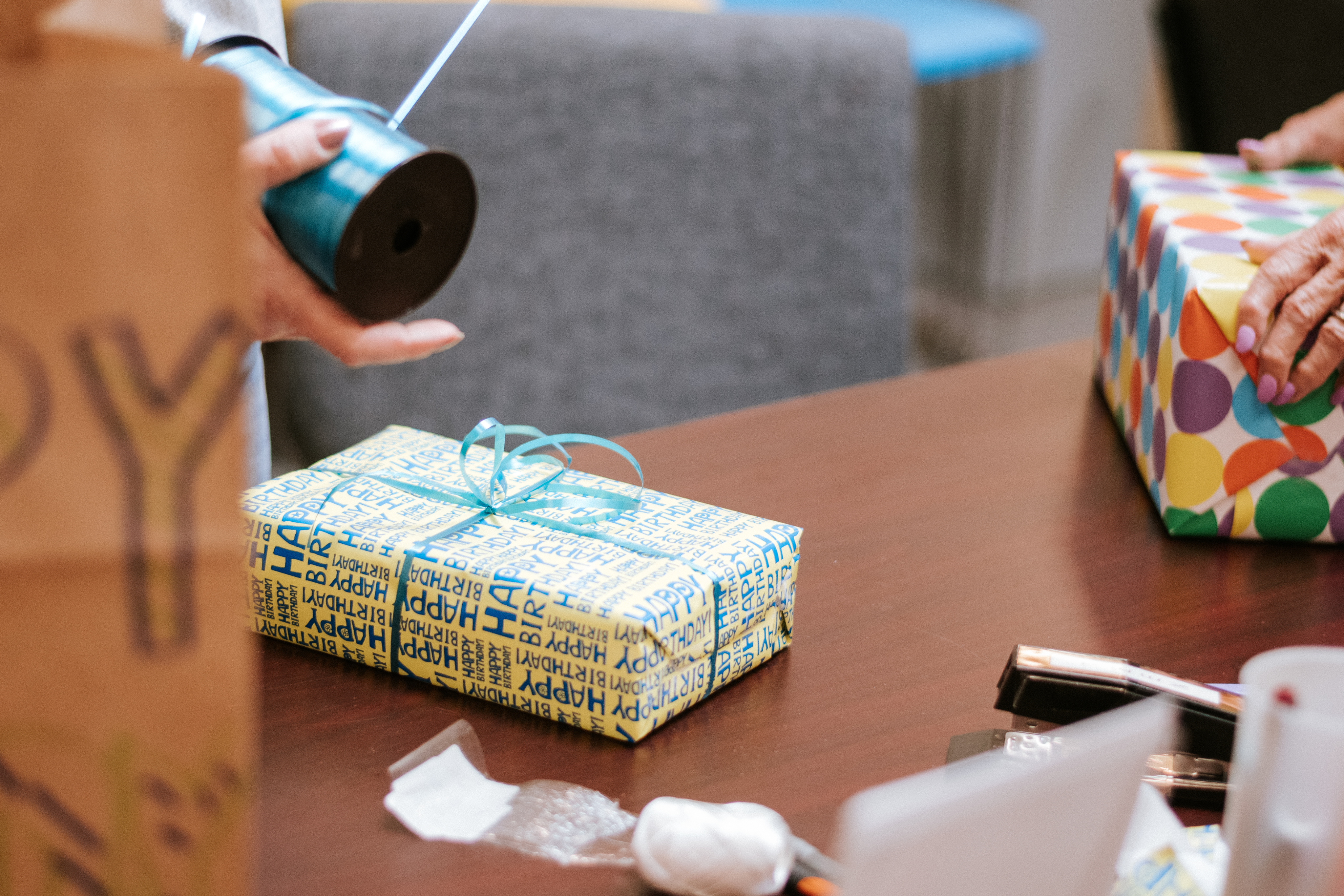 e7d74601ebc77096b356822acde4c16e wrapped gift on table